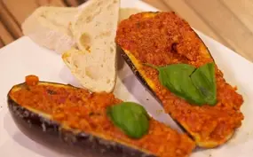 Melanzane ripiene (gevulde aubergine)