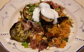 Tomatencouscous met ras el hanout-aubergines