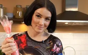 Sara La Fountain / Baking with Sara