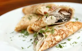 Volkoren pannenkoeken met pittige kip