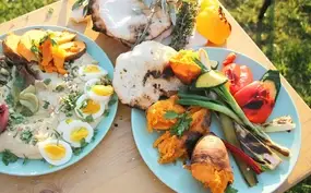 Hummus met gegrilde groenten en pitabrood