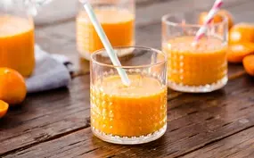 Orange power smoothie (met mandarijn, wortel en gember)