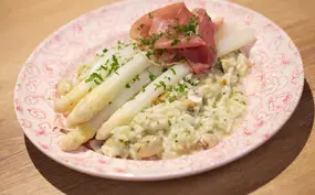 Hazelnotenrisotto met witte asperges