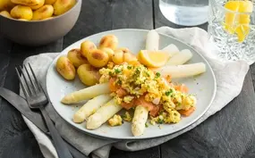 Asperges à la Flamande met gerookte zalm