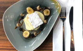 Millefoglie met karamel, tiramisu crème & blauwe bessen