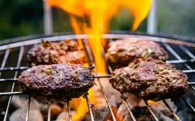Barbecue vlees vuur
