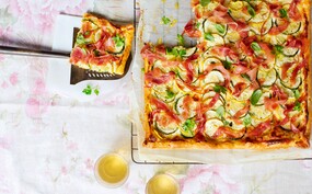 kruidentaart met courgette en serranoham