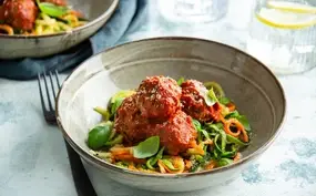 courgetti met spinazie-gehakt