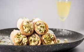 cannoli-hor.jpg
