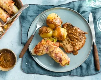 Witlof met ham & kaas, ribkarbonade en aardappeltjes