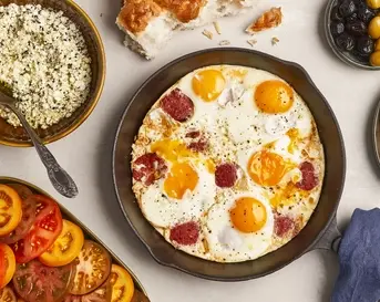 Turkse omelet sucuk
