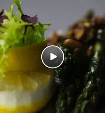 Doradefilet met gebakken groene asperges en notenolie