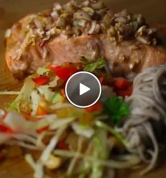 Oosterse zalm op cederhout