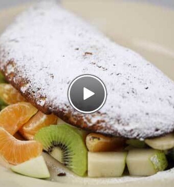 Biscuit omelet met vruchten