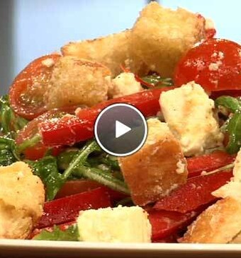 Salade van krokant Turks brood met rucola en knoflookdressing