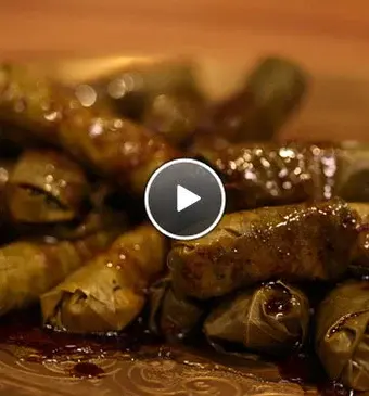 Sarma van druivenbladeren met pistache, vijgen & granaatappel