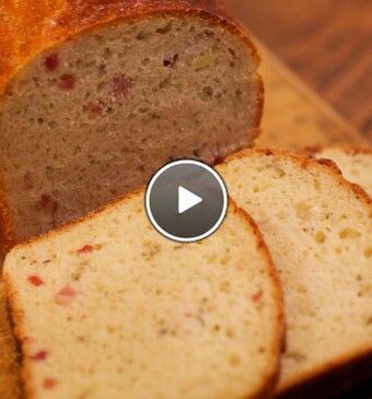 Aardappelbrood met spekjes en rozemarijn