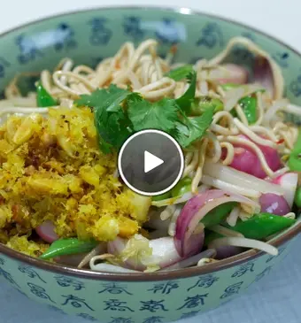 Supersnelle vegetarische wokschotel & Serundeng