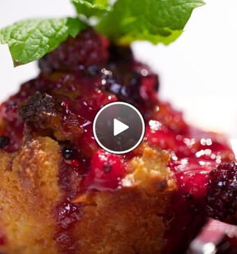 Witte chocolade-broodpudding