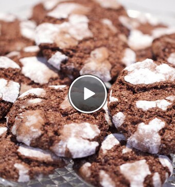 Chocolate crinkle cookies