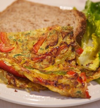 Kleurige paprika-omelet