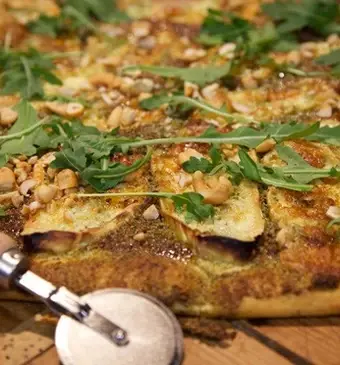 Brie-pizza royale