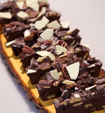 Sticky finger-brownies