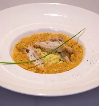 Crema di zucchine con cosce di pollo(creme van courgette met tomaat en kippendijen)
