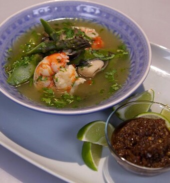 Tom yam kung met groene asperges uit Thailand