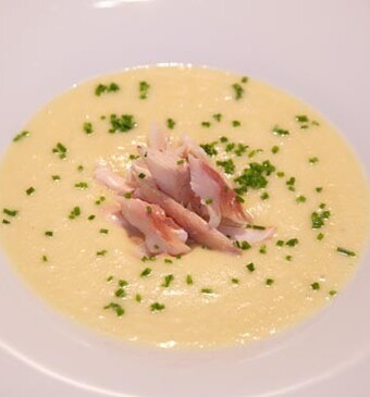 Aardappelsoep met gerookte forel