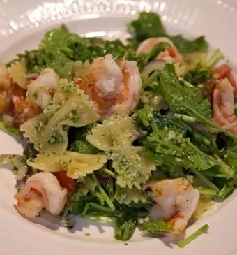 Raapstelenpasta met pesto