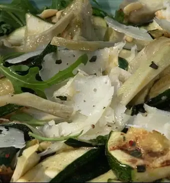 Courgette-artisjoksalade