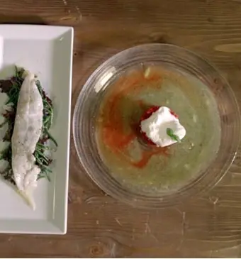 Sliptongcarpaccio met zeekraal en aardbeien met basilicum-kiwisaus