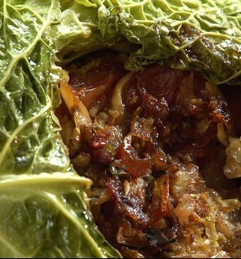 Gevulde groene kool van de BBQ