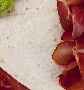 Wrap met oude kaas en rookvlees