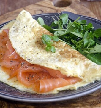 Omeletrol met gerookte zalm