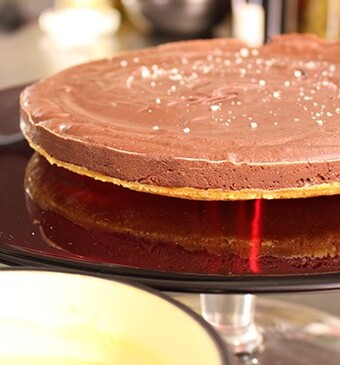 Chocoladetaart met rozemarijn, chilipeper en salty caramel