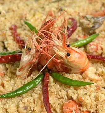 Garnalenpilav met gestoomde mango