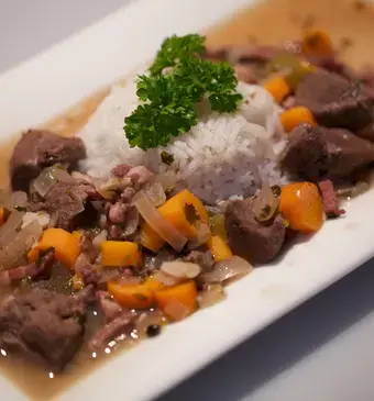 Wildragout met guavesaus