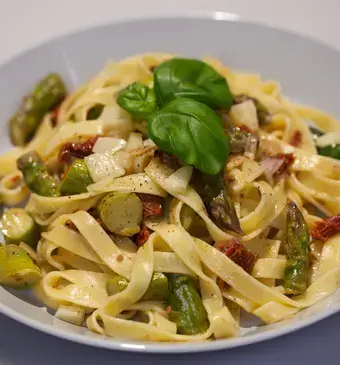 Tagliatelle con asparagi e tartufo (tagliattelle met asperge en truffel)