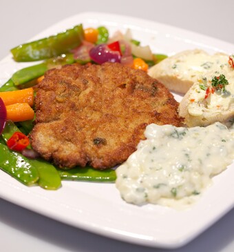 Cotoletta alla parmigiana (gepaneerd kalfsvlees met kaassaus)