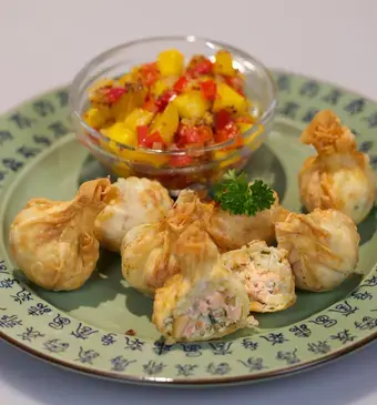 Zalm-pindawontons met mango-mosterdchutney