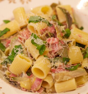 Pasta con carciofi e mozzarella (Pasta met artisjok en mozzarella)