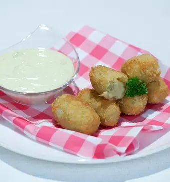 Gamba-avocadokroketjes met avocadomayonaise