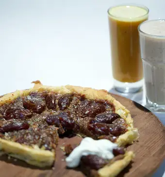 Dadeltaart uit Tolga & dadelshake met sinaasappelsap en dadelshake met karnemelk