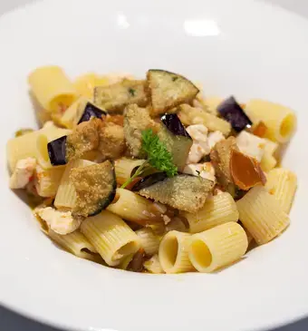 Pasta pesce spada e melanzane (pasta zwaardvis met aubergine)