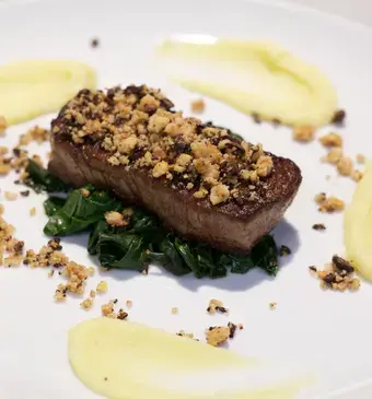 Tournedos met koffiecrunch en aardappel-knoflookcrème