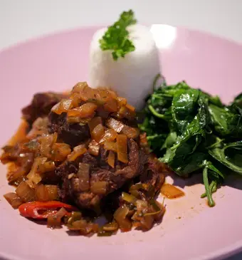 Gestoofde kalfswang uit Suriname