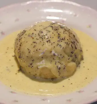 Germknödeln met vanillesaus