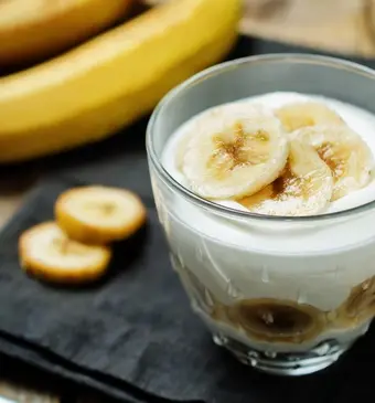 Griekse yoghurt met banaan